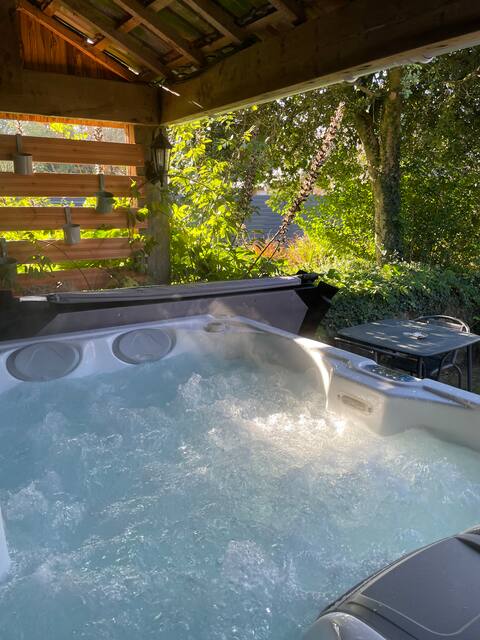 Le Petit Gite de St Nicolas is 5 min from the sea. SPA