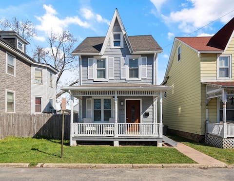 Entire home walking distance from downtown