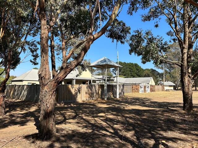 Armstrong Acres Homestead gallery image 2