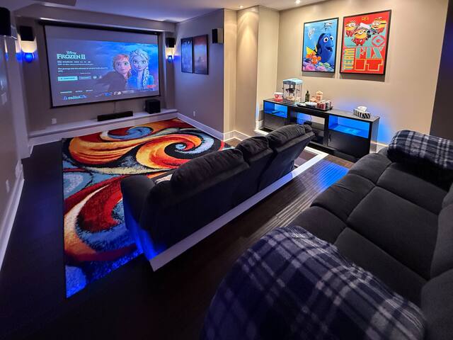 Oriole & Fawn Suite: Unwind with Views & Theatre gallery image 5