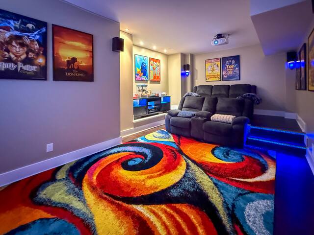 Oriole & Fawn Suite: Unwind with Views & Theatre gallery image 4