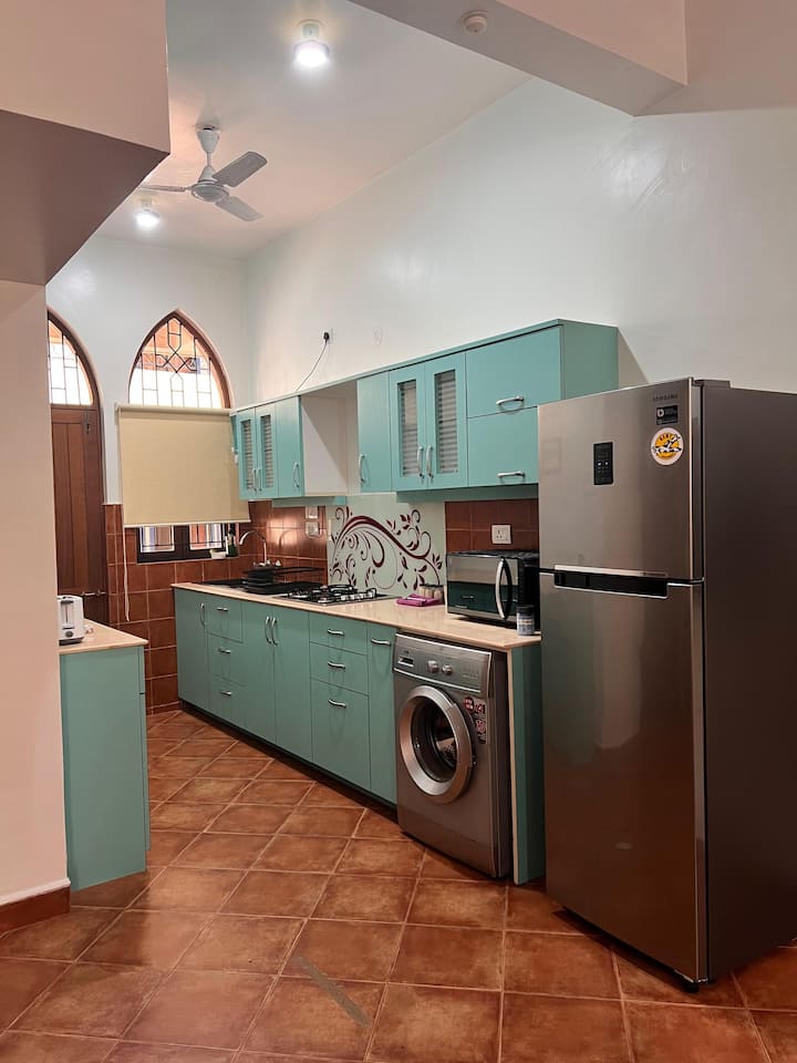 Full kitchen image 2