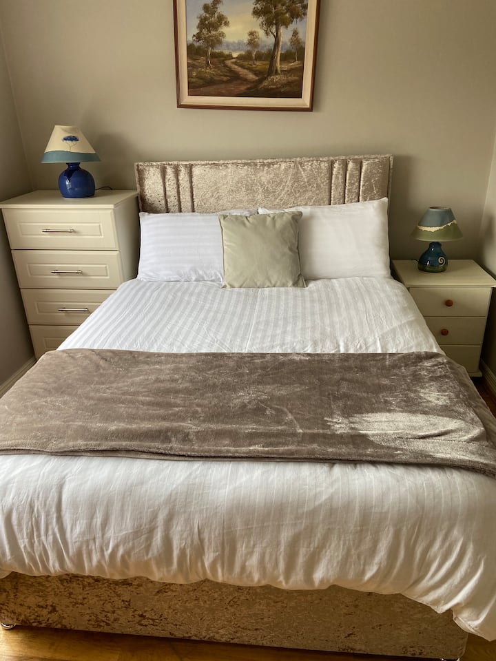 Double Bedroom (Standard 4.6 double bed)