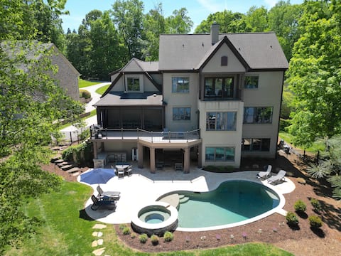 Pool/Hot Tub/Fire Pit/Kayaks - Ideal to Entertain!