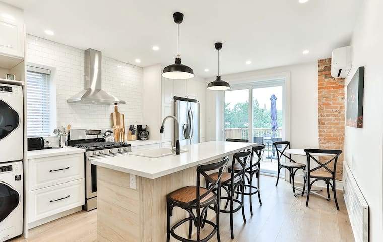 Eclectic 2 story Ossington | Hot Tub | Downtown