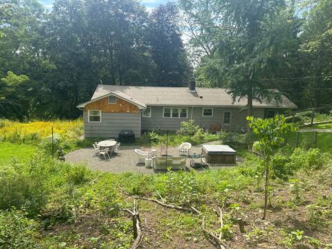Private House with Pool Table, Hot Tub, & Garden