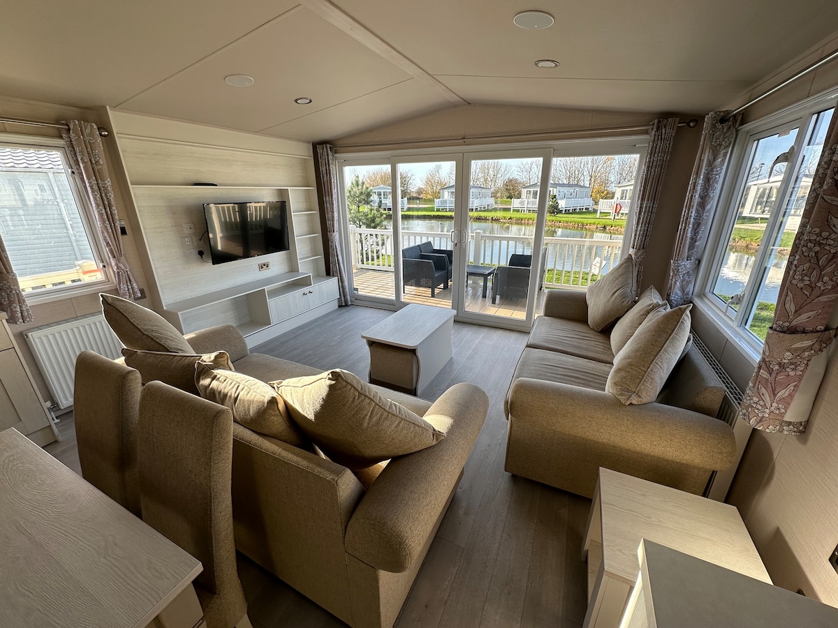 Popular Airbnb listing: Lakeside Family Caravan with Decking and Wi-Fi! in Mablethorpe And Sutton