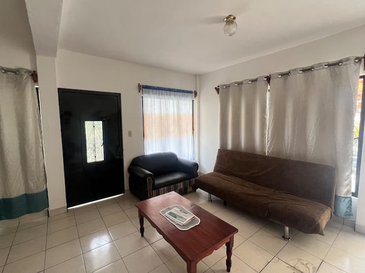 Sala (fauteuil, midden van tafel, kleine fauteuil)