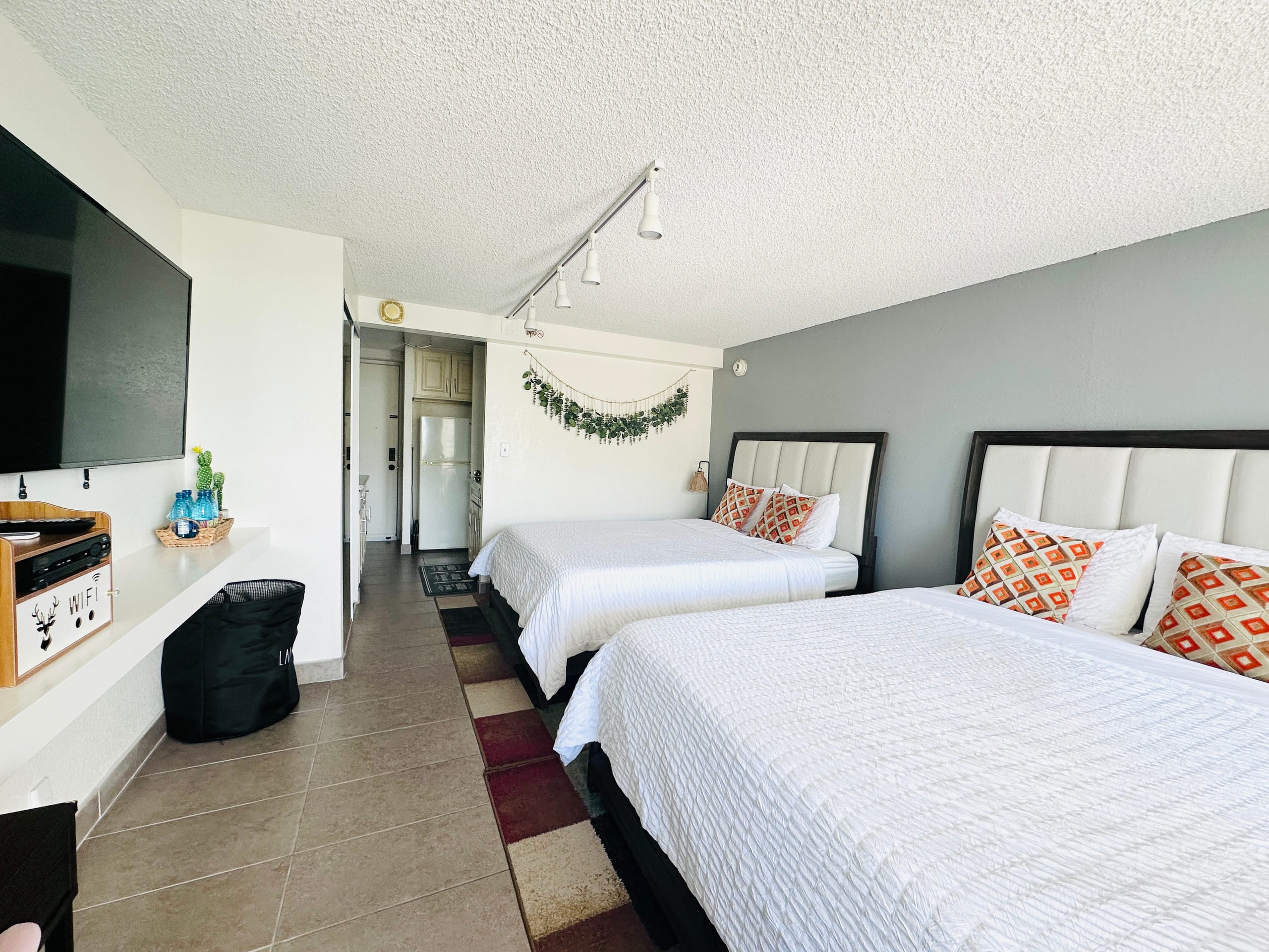 19th fl mountain, canal views condo w/ patio - Image 16