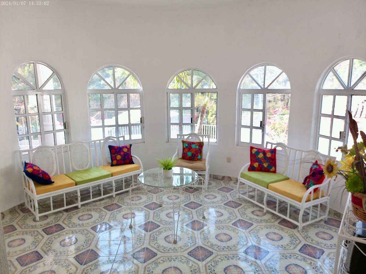 Popular Airbnb listing: Spacious and comfortable 5BD House w/ Pool in Ixtapan De La Sal
