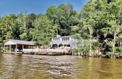 Gorgeous Gantt Lake House ON the water