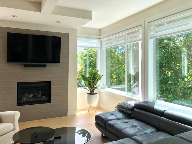 “Sea Breeze” West Coast Ocean View House, Victoria gallery image 3