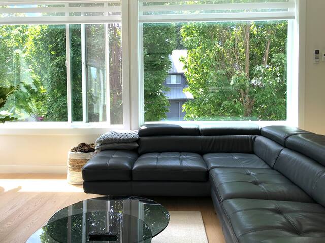 “Sea Breeze” West Coast Ocean View House, Victoria gallery image 5