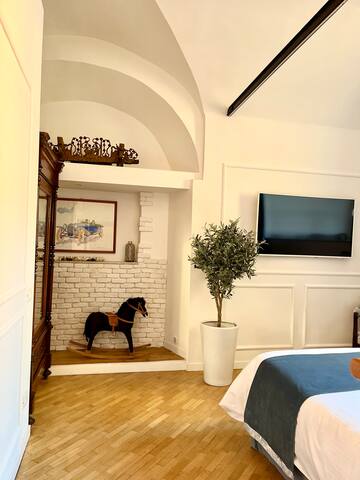 DomusColosseo a Charming 1890s Refectory gallery image 4