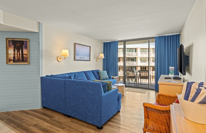 Make Waves & Memories 1br Poolside Retreat - St. Augustine Beach, FL
