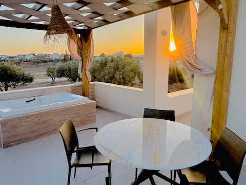 Private Jacuzzi Villa Floor with Hot Water