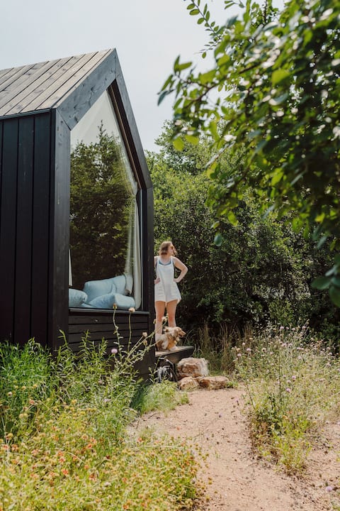 Glamping Cabin • Wood-Fired Tub + Hill Country