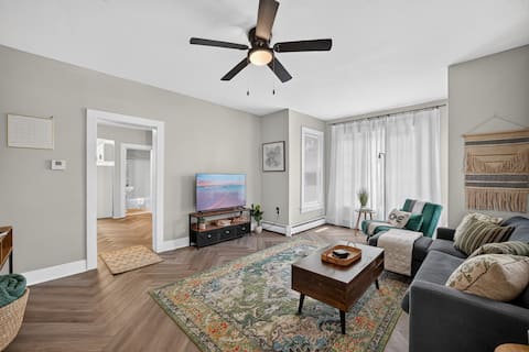Boho abode Uptown Maumee by River-GREEN Side!