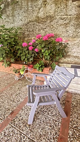 Deniz ve boğaz manzaralı bahçeli müstakil villa gallery image 2