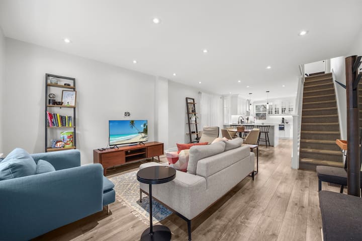 3br Family Home | Backyard | Upper Beaches - Toronto