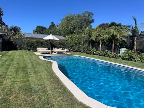 Te Awanga Seaside Magic Swimming pool & Kiwi tub