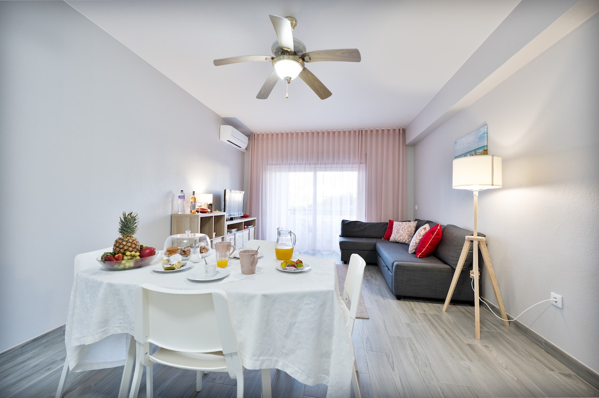 Airbnb em destaque: Casa Morango - Senhora da Rocha, Algarve em Porches