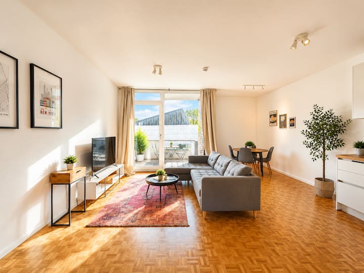 Modern Spacious Apt.|riverfront|2 Balconies|garage - ハンブルク