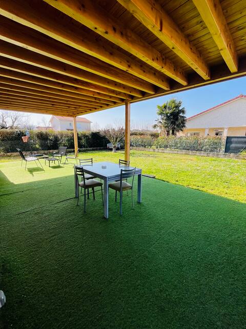 Cozy apartment with garden and parking