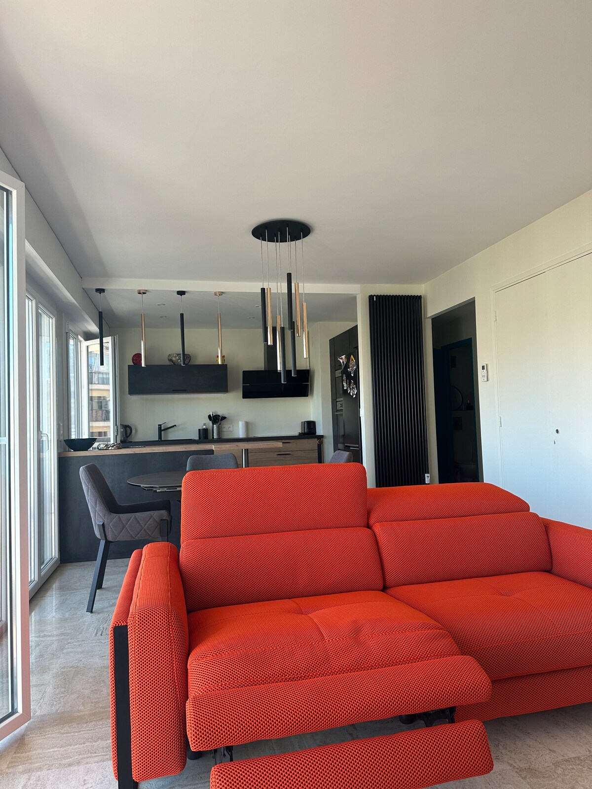 Airbnb performant: Charming sunny 2 bedroom with balcony à Cannes