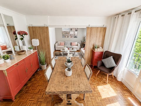 Large apartment. Paris in 15 minutes. The Louvre in 30 minutes.