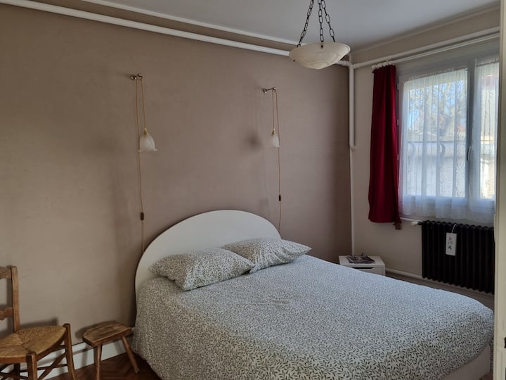 Shtroja krevati 140x190cm