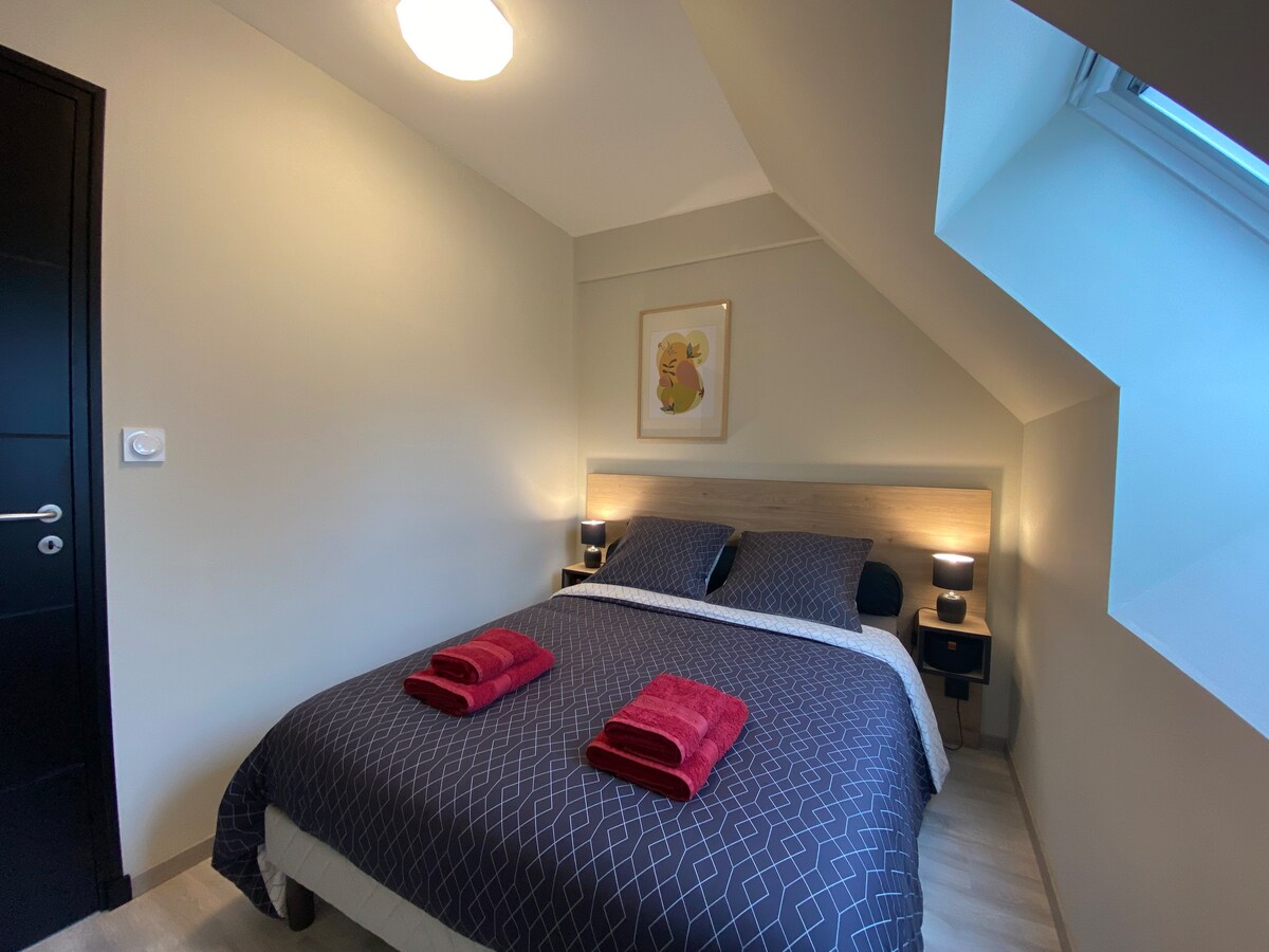 ห้องนอน 4 พร้อมเตียงคู่ขนาด 140 x 190