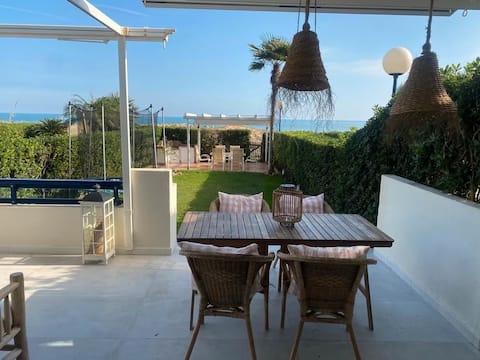 Incredible Beachfront Apartment Direct Access