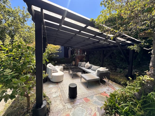 Unique Waterview House Near Downtown Vancouver gallery image 4