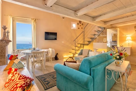 Annuncio Airbnb popolare: On the sea overlooking Capo Caccia/Alghero Old Town a Alghero