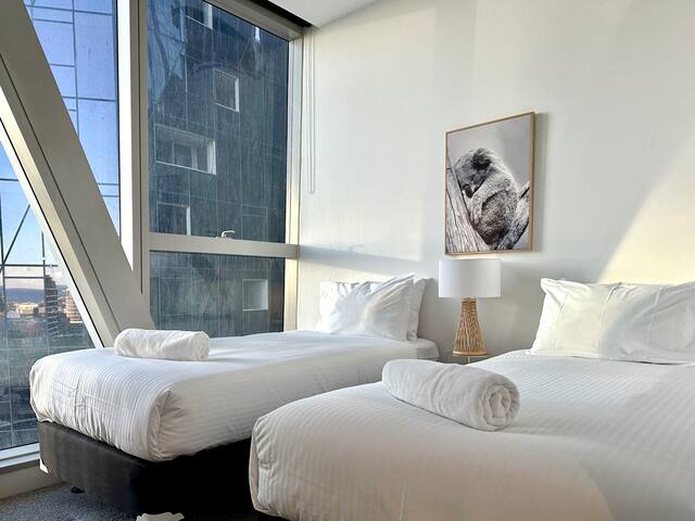 Getaway Wide View 3B2B Apt Pool & Gym gallery image 2