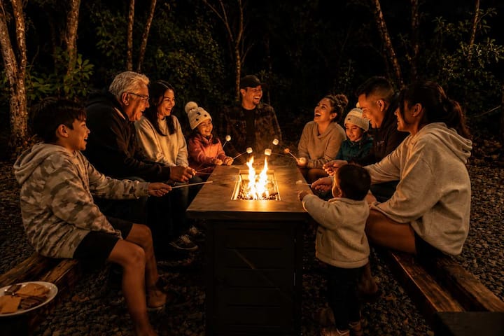 5 Min to Volcanoes NP | Huge Family & Group Home