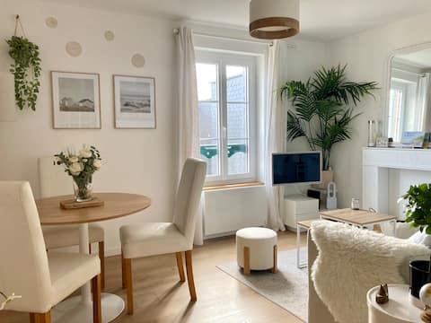 Annonce Airbnb populaire: 2P hypercenter in a quiet area & 50 m from the beach. à Villers Sur Mer