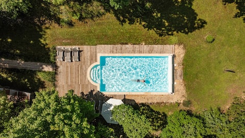9-person vacation home with pool