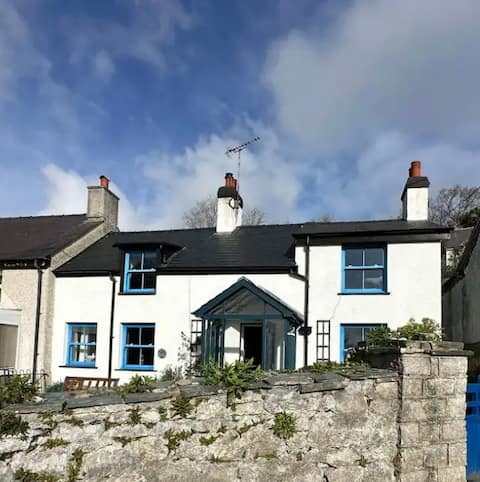 3 Bedroomed Cottage in Penmon
