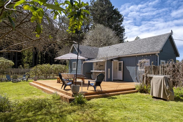 Quaint Mendocino Cottage Minutes From The Beach - Fort Bragg, CA