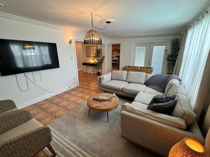 Canalfront Pool • Family Escape • Near Mia - Doral, FL