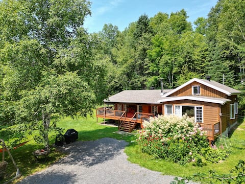 Successful Airbnb property: Riverside Chalet · MSA & Massif in La Côte De Beaupré