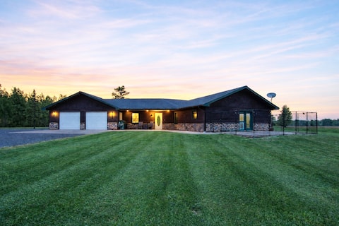 Lazy Grey - Private 10-Acre Northwoods Retreat