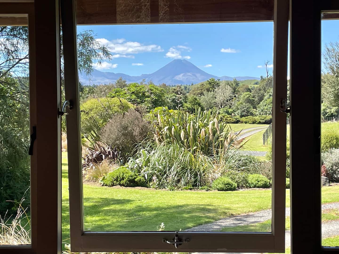 The Hut @ Wood Pigeon Lodge With Stunning Views 3