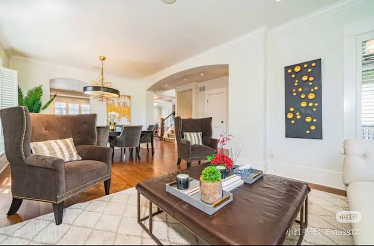 Prime Vancouver Elegant 6BR+4.5BA Home | Sleeps 14