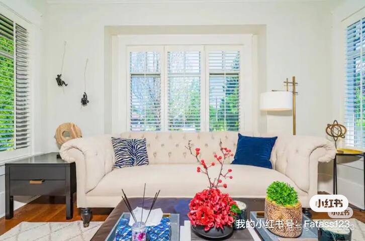 Prime Vancouver Elegant 6BR+4.5BA Home | Sleeps 14 gallery image 3