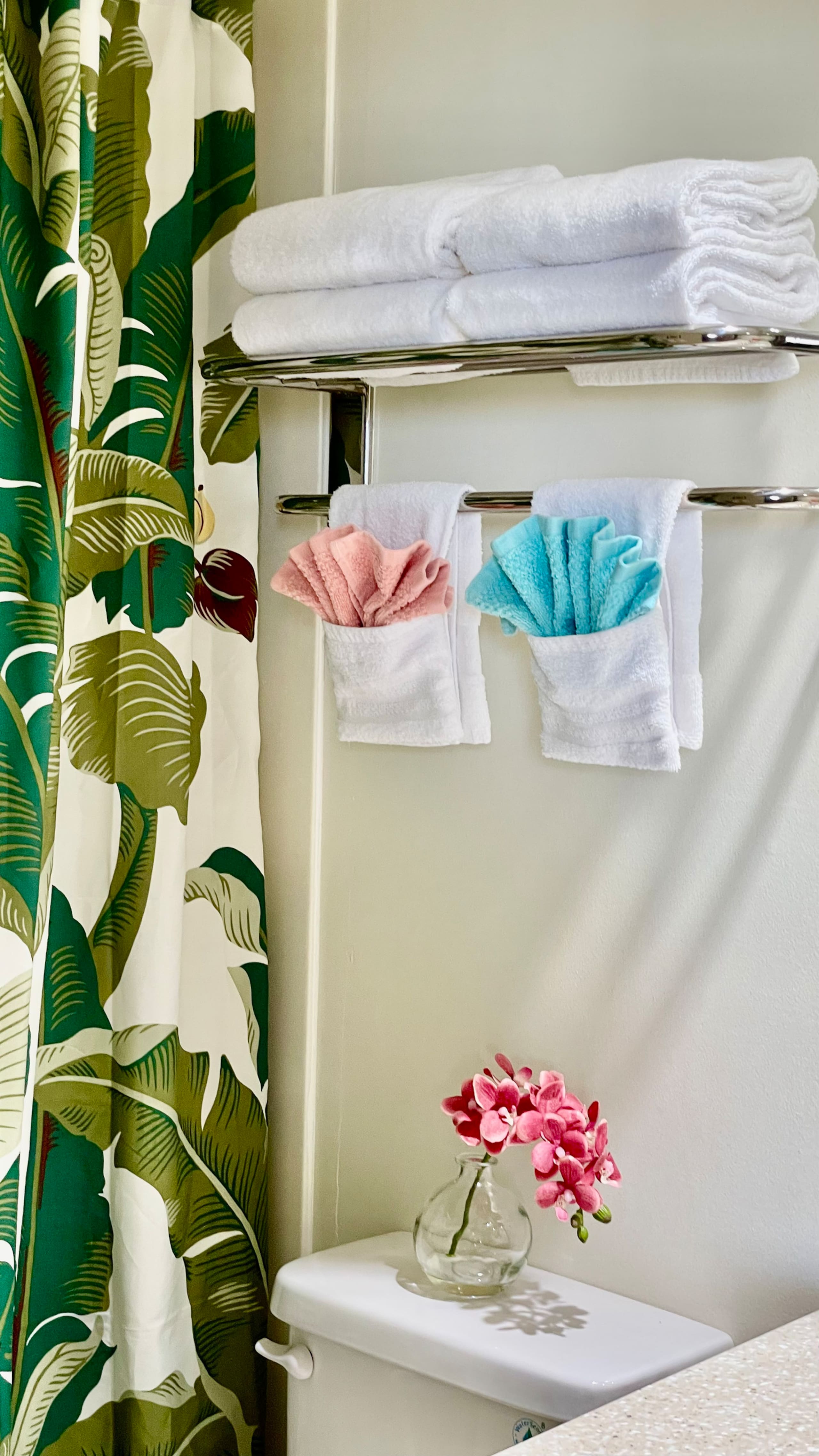 Condo in Honolulu · ★4.95 · 1 bedroom · 2 beds · 1 bath - Image 32