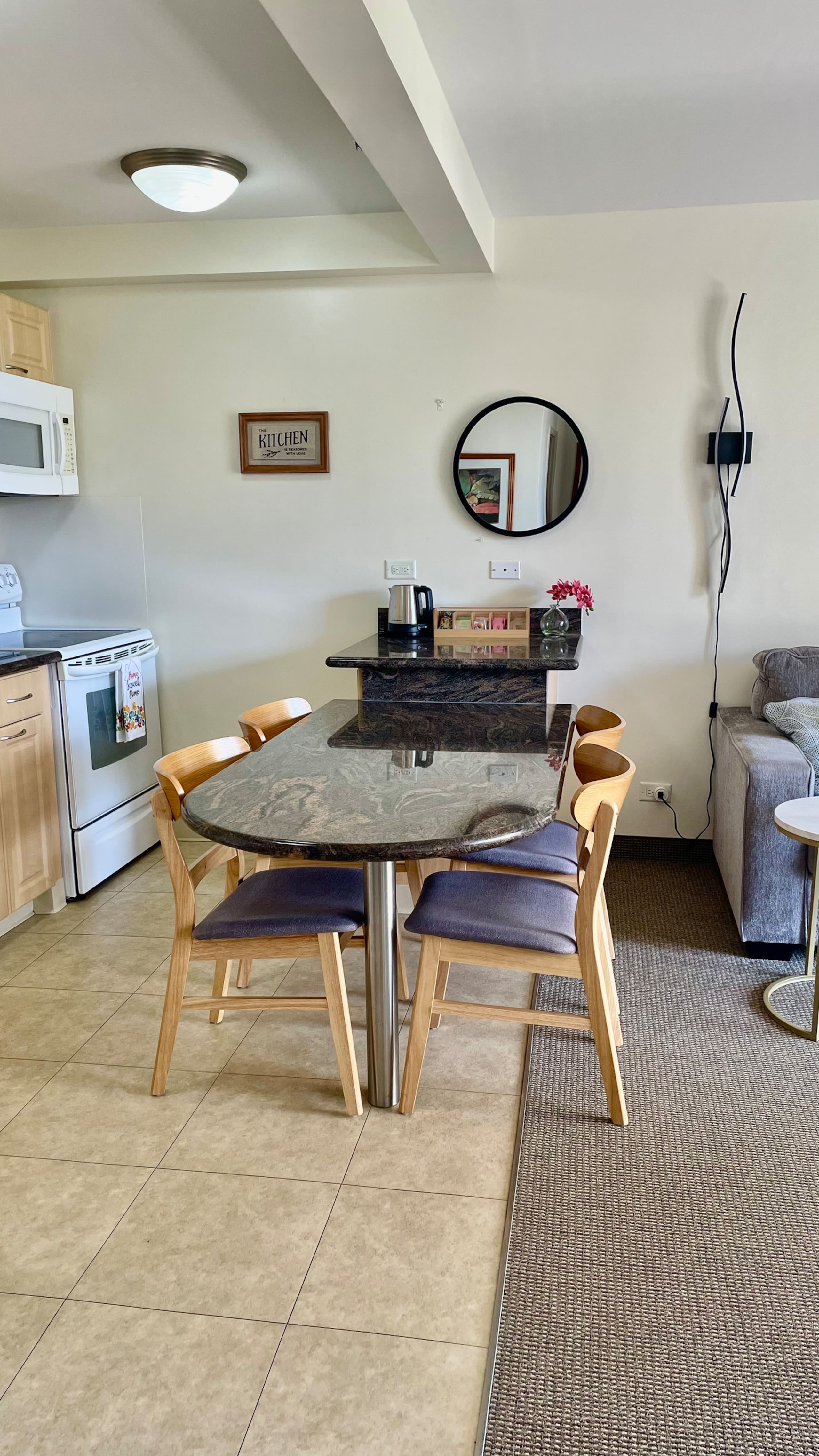 Condo in Honolulu · ★4.95 · 1 bedroom · 2 beds · 1 bath - Image 26