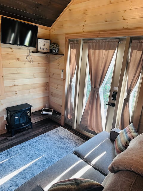 Popular Airbnb listing: Honeylocust Cottage at Floret Hill in Amish Country / Holmes County